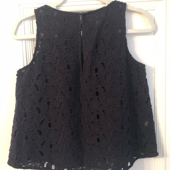 Ann Taylor flouncy top. - Picture 3 of 4